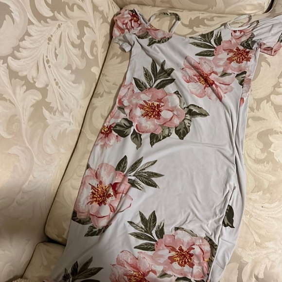 Derek Heart Dresses & Skirts - Medium flower dress